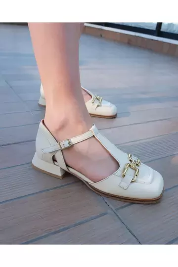 Kadın Deri Sandalet Aksesuar Detaylı Krem