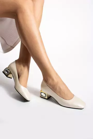 Kadın Hakiki Deri Topuk Detaylı Klasik Ayakkabı