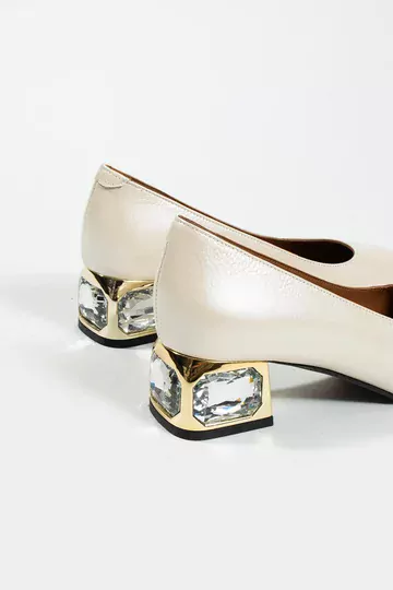 Kadın Hakiki Deri Topuk Detaylı Klasik Ayakkabı