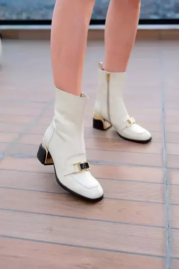 Kadın Deri Bot Aksesuar Detaylı Bej