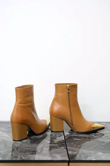 Kadın Deri Bot Burun Tokalı