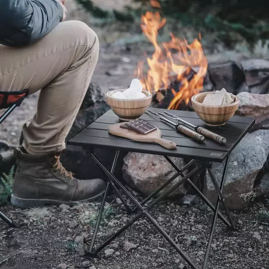 HAEGS Full Alüminyum Katlanır Kamp Masası, Piknik, BBQ, Balıkçılık, Avcılık, Plaj, Hiking için Kolay Taşınabilir Kompakt Outdoor Ultra Hafif Kamp Masası Medium - Gümüş