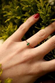 İzla Design Kadın Zümrüt Taşlı Rose Kaplama Gümüş Minimal Yüzük İZLASLVR00015