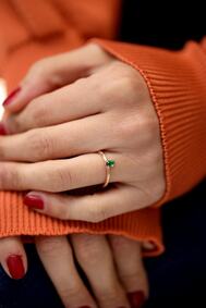 İzla Design Kadın Zümrüt Taşlı Rose Kaplama Gümüş Minimal Yüzük İZLASLVR00015