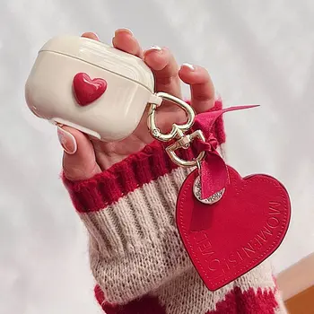 Microsonic Airpods Pro 3 Kılıf Süslü Kalp Desenli Kırmızı