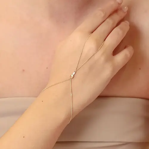 Baget Taşlı Kare Piramit İnce Gurmet Zincir Şahmeran