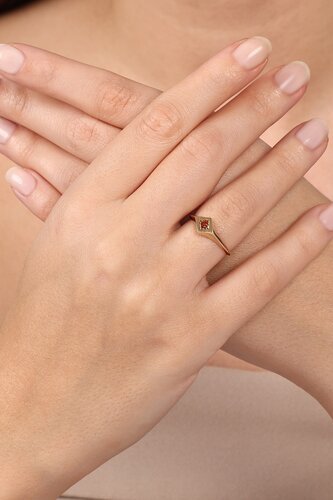 Turuncu Kare Taşlı Yüzük