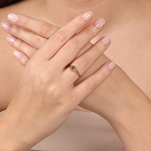 Turuncu Kare Taşlı Yüzük