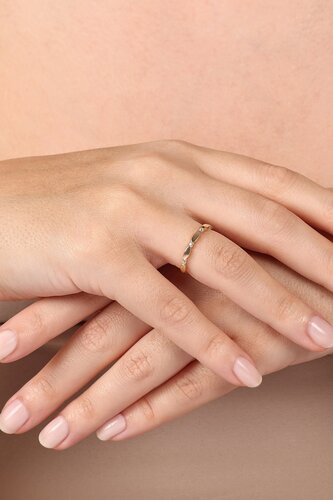 Minimal Sıra Taşlı ve Oval Yüzük