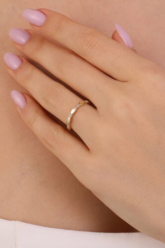 Minimal Sıra Taşlı ve Oval Yüzük