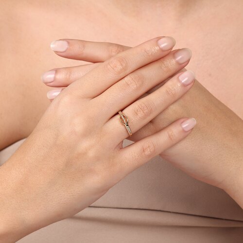 Oval Çerçeve Tria Taşlı Yüzük