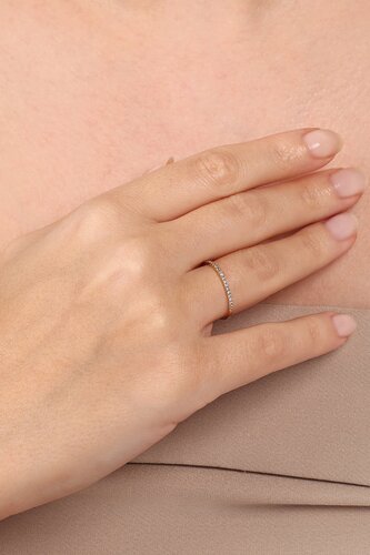 Minimal Yarım Tur Taşlı Yüzük