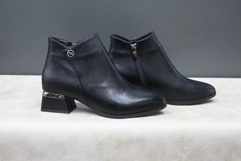 Kadın sivri burun topuklu fermuarlı kışlık bot