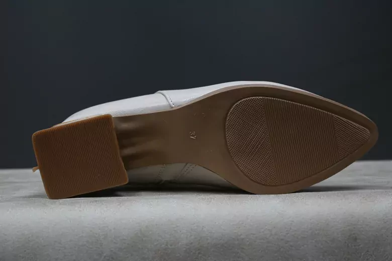 Kadın sivri burun topuklu fermuarlı kışlık bot