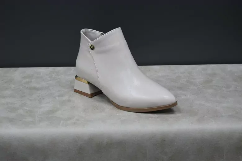 Kadın sivri burun topuklu fermuarlı kışlık bot