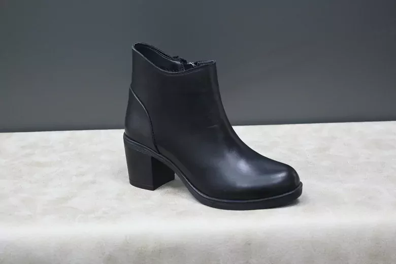 KADIN BOT SİYAH DERİ