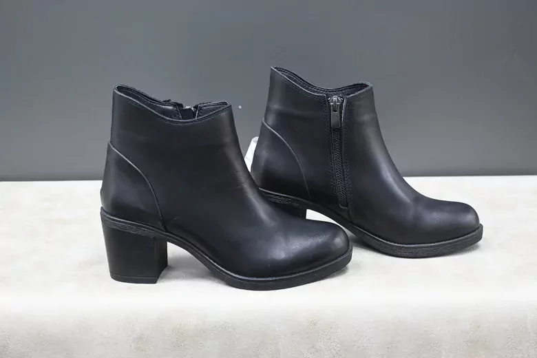 KADIN BOT SİYAH DERİ