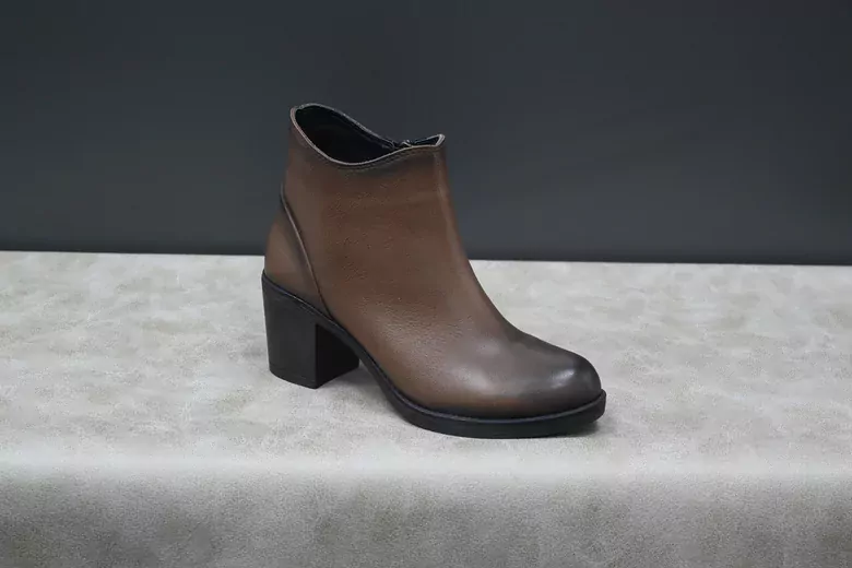 KADIN AÇIK KAHVERENGİ ESKİTME DERİ BOT