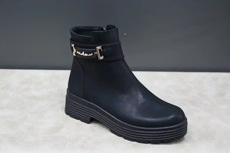 KADIN SİYAH DERİ BOT