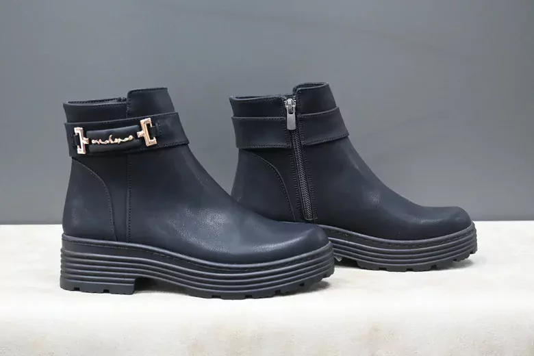 KADIN SİYAH DERİ BOT