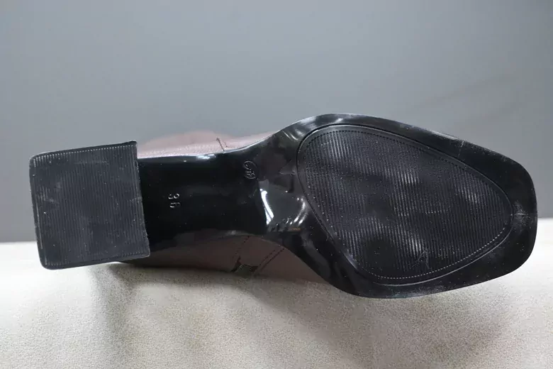 Kadın Kahverengi Deri Yuvarlak Burun Uzun Fermuarlı Kışlık Çizme