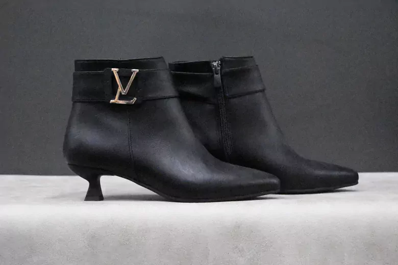 Kadın İnce Topuk Sivri Burun Deri Kısa Bot