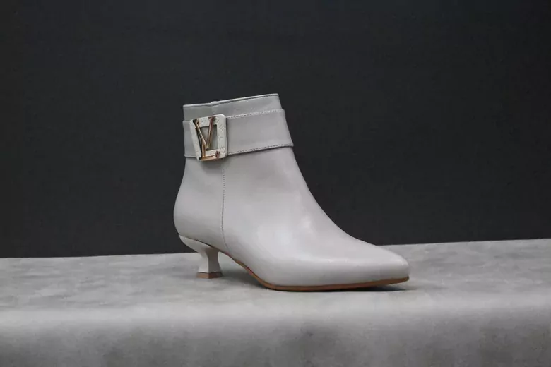 Kadın İnce Topuk Sivri Burun Deri Kısa Bot