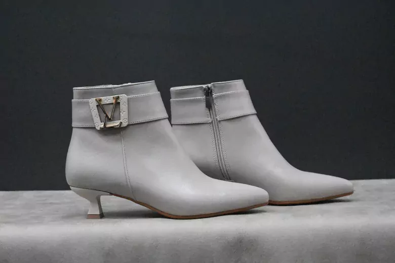 Kadın İnce Topuk Sivri Burun Deri Kısa Bot