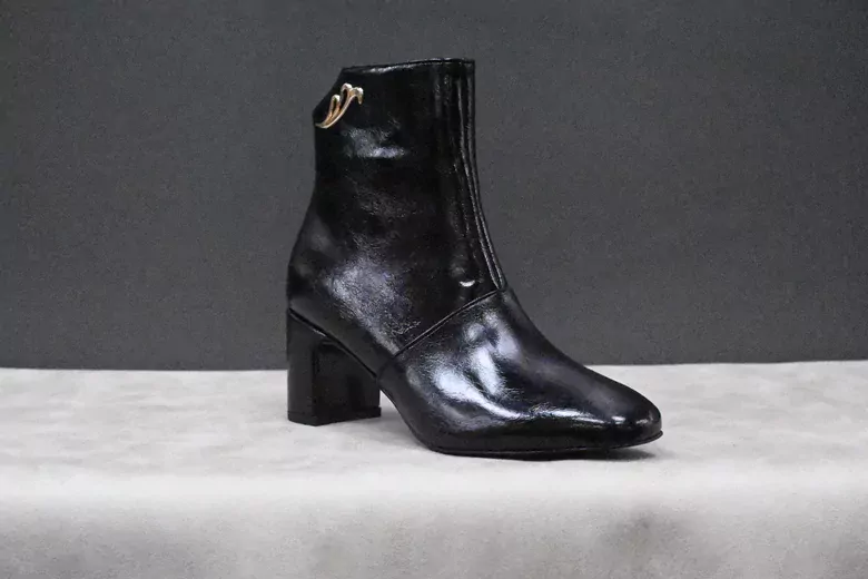 Deri Düz Burun İçi Kürklü Topuklu Kısa Bot