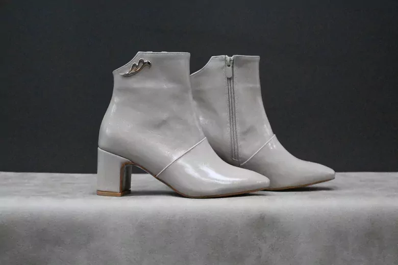 Kadın Deri Düz Burun İçi Kürklü Topuklu Kısa Bot