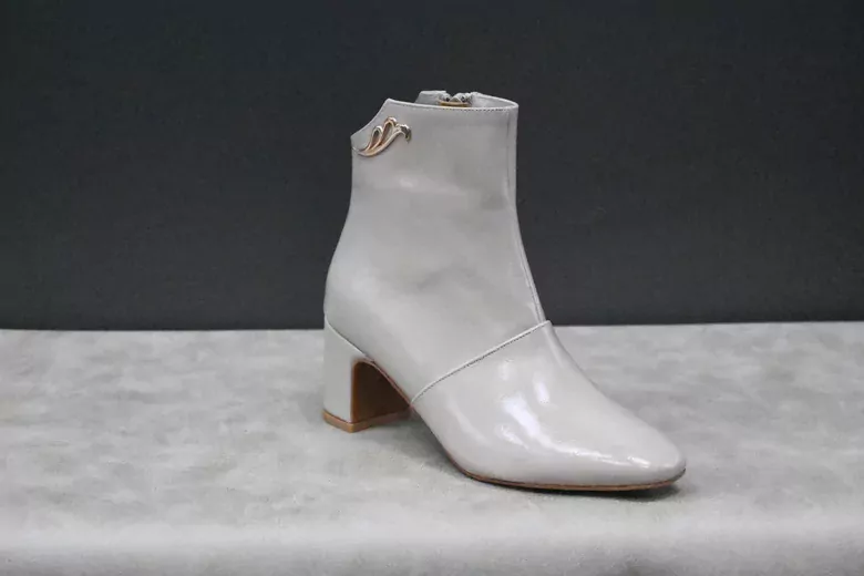 Kadın Deri Düz Burun İçi Kürklü Topuklu Kısa Bot