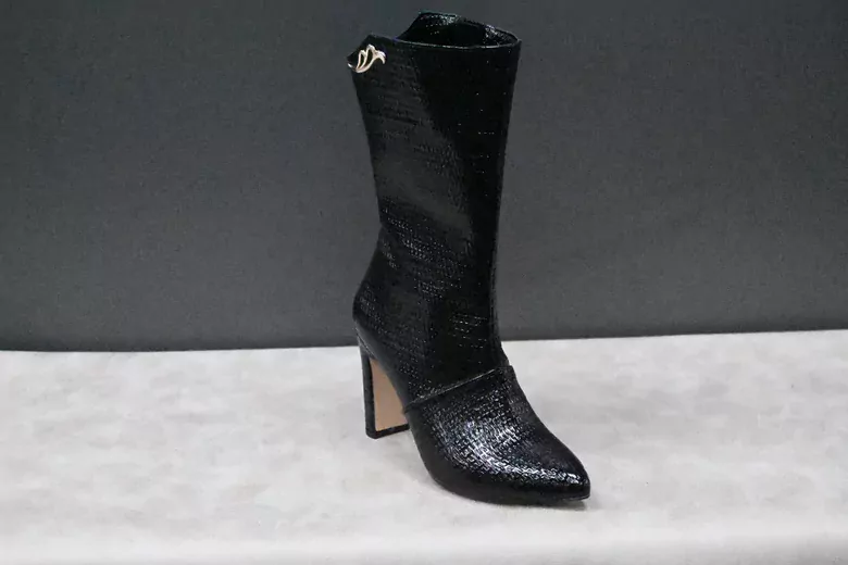 Kadın Deri Hasır İşleme Sivri Burun İnce Kürklü Kısa Çizme