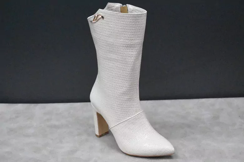 Kadın Deri Hasır İşleme Sivri Burun İnce Kürklü Kısa Çizme