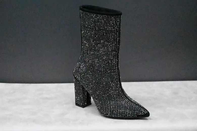 Kadın Taş İşlemeli Sivri Burun Topuklu İçi Kürklü Kısa Çizme