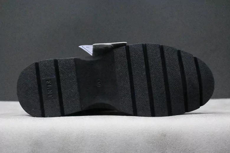 Kadın Kilitli Bağcıklı Bot