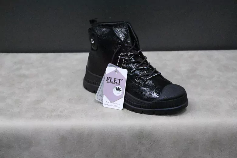 Kadın Kilitli Bağcıklı Bot