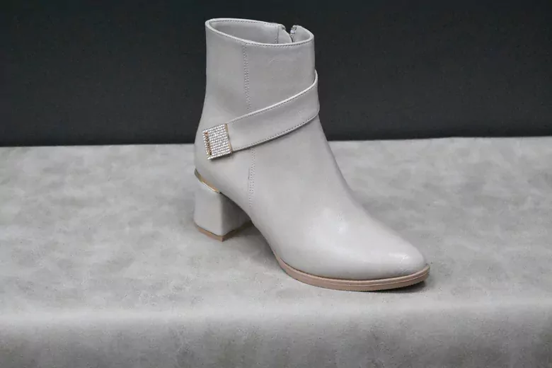 Kadın Deri Topuklu Taşlı Fermuarlı Bot