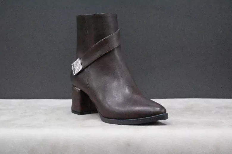 Kadın Deri Topuklu Taşlı Fermuarlı Bot