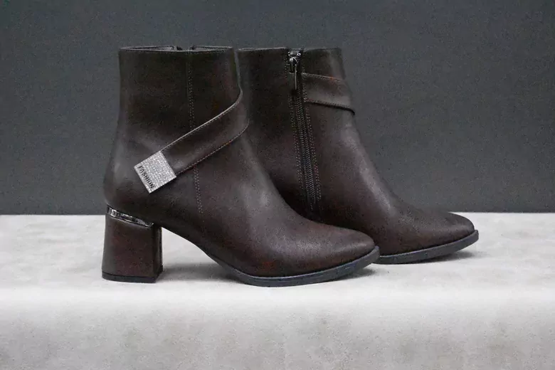 Kadın Deri Topuklu Taşlı Fermuarlı Bot