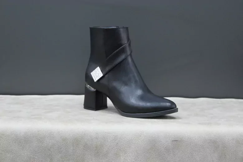 Kadın Deri Topuklu Taşlı Fermuarlı Bot