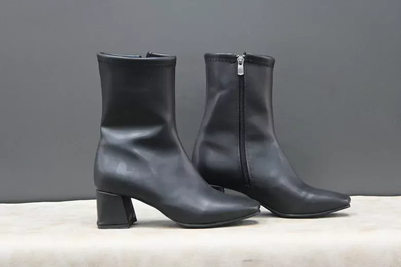 Kadın Topuklu Fermuarlı Bot