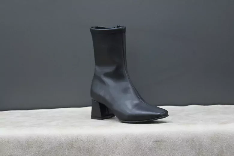 Kadın Topuklu Fermuarlı Bot