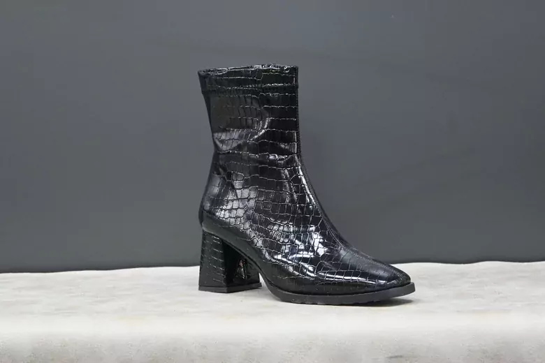 Kadın Topuklu Fermuar Kısa Bot