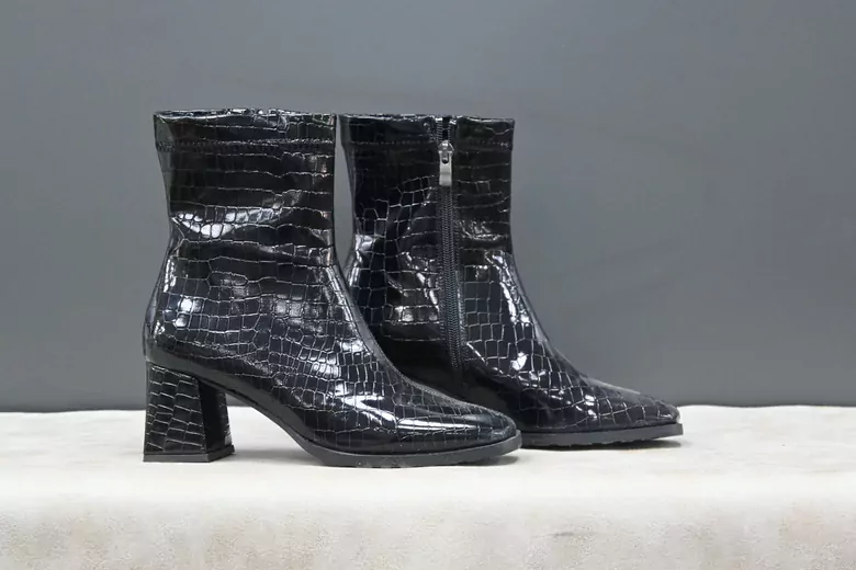 Kadın Topuklu Fermuar Kısa Bot