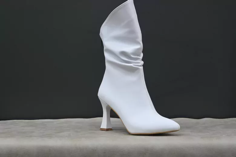 Kadın Deri Körüklü İnce Topuk Fermuarlı Sivri Burun Kısa  Çizme