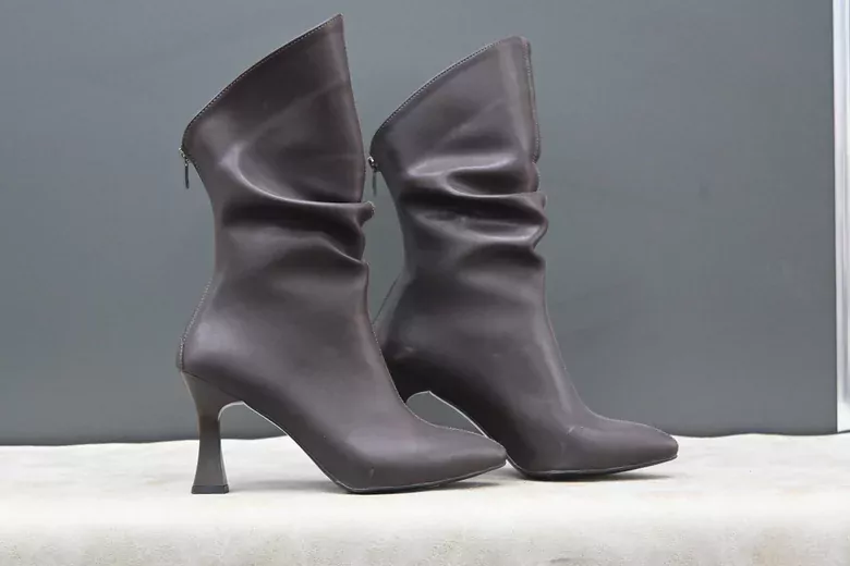 Kadın Deri Körüklü İnce Topuk Fermuarlı Sivri Burun Kısa Çizme