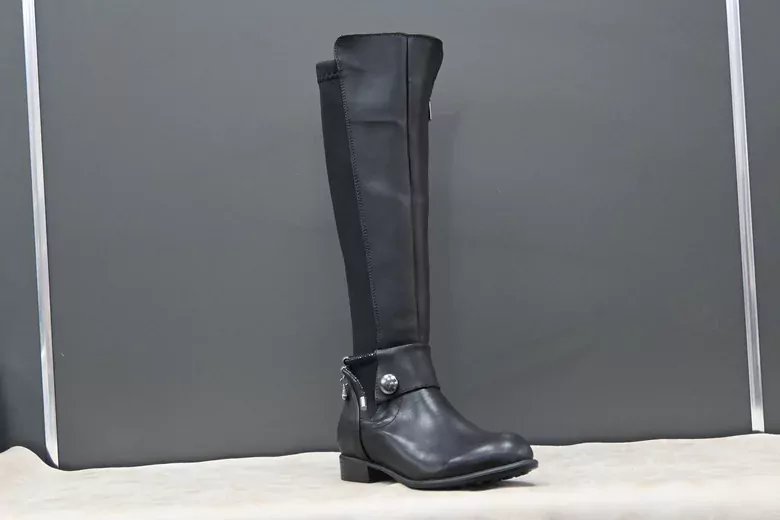 Kadın Düz Topuk Fermuarlı Taş Aksesuarlı Uzun Çizme