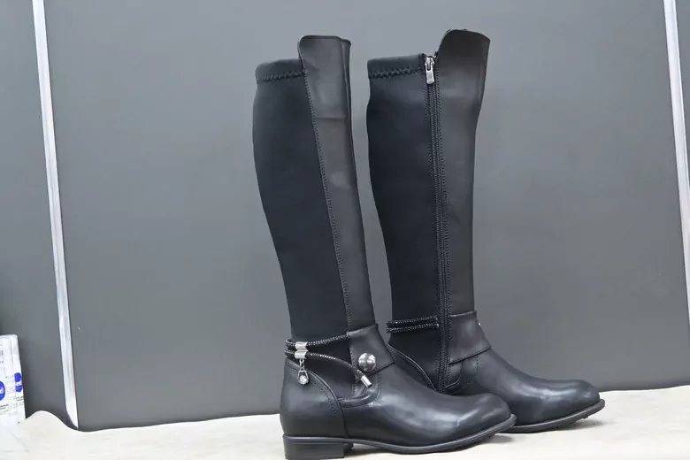 Kadın Düz Topuk Fermuarlı Taş Aksesuarlı Uzun Çizme