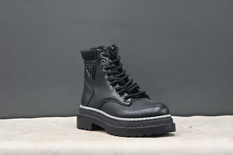 Kadın Düz Topuklu Tokalı Fermuarlı Bağcıklı Kısa Bot