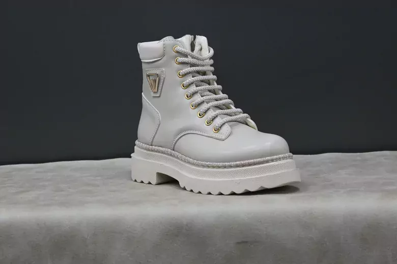 Kadın Düz Topuklu Tokalı Fermuarlı Bağcıklı Kısa Bot